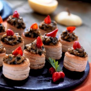 Hojaldritos con caviar de berenjenas