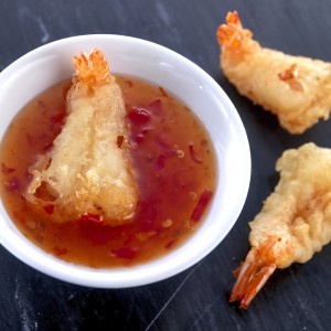 Gambas en tempura con salsa agridulce picante